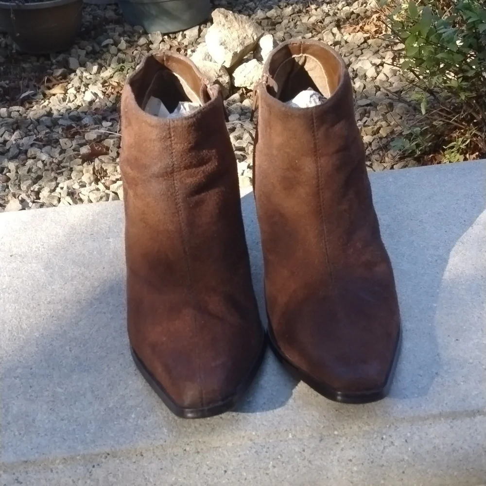 Splash Brown Suede Ankle Fashion Boots, size 7.5-8